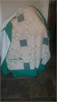 Full Queen machine quilt with green border
