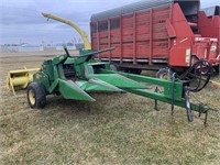 JD 3950 chopper w/ 2R & forage heads