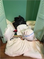 Bedspread Sets & Linens in Closets