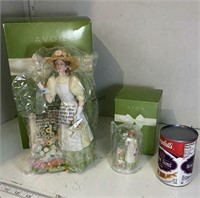 2 Avon’s president club figurines