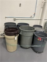 [10] Misc Trash Cans