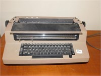IBM TYPEWRITER WITH CORRECTING SELECTRIC WITH