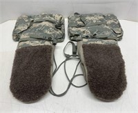 PAIR OF EXTREME COLD WEATHER MITTENS CAMMO