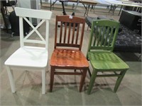 3 Wood Chairs - White / Wood / Green