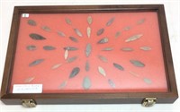 39 NEOLITHIC ARROWHEAD POINTS IN CASE