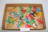 VTG. PLASTIC FIGURINES & TOYS