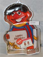 1983 WILTON ALUMINUM SESAME STREET CAKE PAN