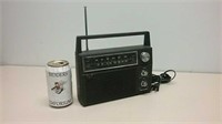 Vintage Realistic AM/FM Radio Appears To Work