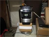 COFFEE MAKER WITH BUILT IN GRINDER
