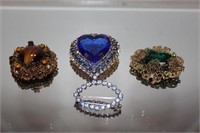 VINTAGE LOT OF 4 BROOCHES - BLUE, GREEN, BROWN