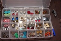 37 PAIRS OF VINTAGE CLIP EARRINGS (BOX INCLUDED)