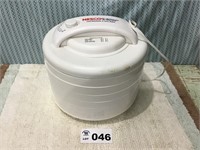 NESCO FOOD DEHYDRATOR