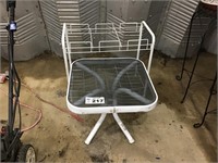 SMALL PATIO TABLE, WIRE RACK