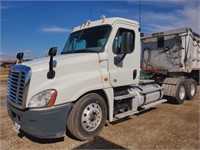 2014 Freightliner Cascadia Daycab Semi