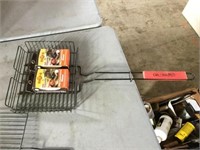 GRILL BASKET & 2 CLEANING STONES