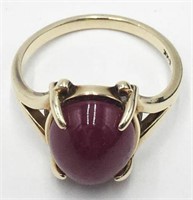 14K Ladies' Ring with Cabachon Ruby.