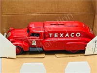 Ertl- 1939 Texaco Dodge airflow, cast bank