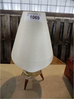 Vintage/Retro Table/Dresser Lamp, appeox. 14" tall