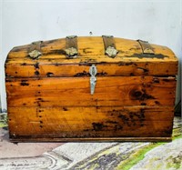 ANTIQUE CURVE TOP TREASURE CHEST TRUNK