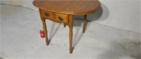 Maple drop leaf end table w/ drawer.