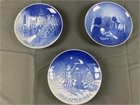 3 Blue Collector Plates