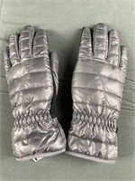 Pair of Women's Gloves