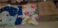 Quilt, 4 cushions, Pilsbury sleeping bag