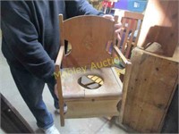 ANTIQUE WOODEN LITTLE CHAIR