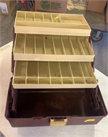 PLANO TACKLE BOX PLASTIC BURGUNDY/ TAN