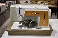 Singer Sewing Machine & Accessories