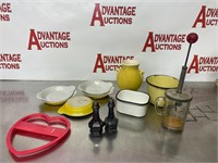 Miscellaneous lot of kitchen items