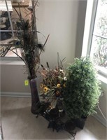 GROUP LOT OF FLORAL DECOR- TOPIARY, MISC
