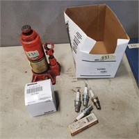 Jack, Br8es Spark Plugs and Mat
