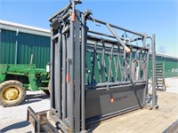 CountyLine self-catching head gate & squeeze chute