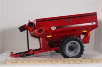 J&M 875 Grain Buggy 1/16  Ertl (Plastic)