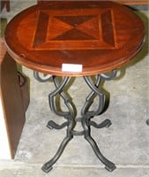 PARLOR STYLE DECORATIVE TABLE