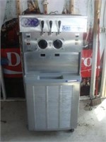 IN ONTARIO Ice Cream Machine for Parts or Repair