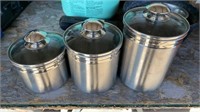 Canister set with seal tight lids