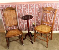 Two vintage chairs & accent table