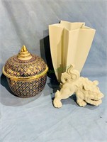 3 vintage China pieces - Chinese foo lion figure.