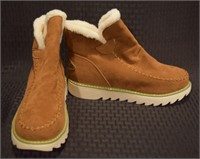 AVSTCFS Sport leather boots womens sz 38 NEW
