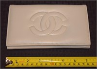 Vint CHANEL cream patent leather ladies wallet