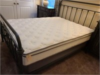 QUEEN MATTRESS & BOXSPRING