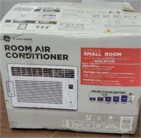 GE room air conditioner, 6000 BTU / HR, cools a