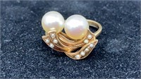 Pearl ring scratch tested K14 gold. 4.1 grams.