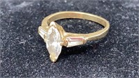 14kt gold ring w/clear stones 3.1grams, size 8