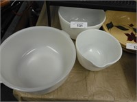 LOT OF VINTAGE MIXING BOWLS