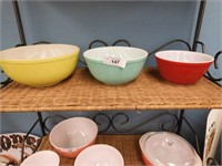 LOT OF VINTAGE PYREX PRIMARY MIXING BOWLS