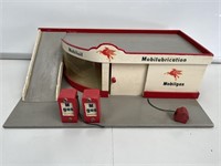 Model Toy Timber Mobil Service Station W590mm.