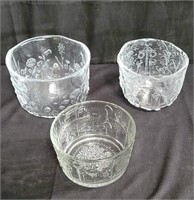Small plastic tub of glass bowls